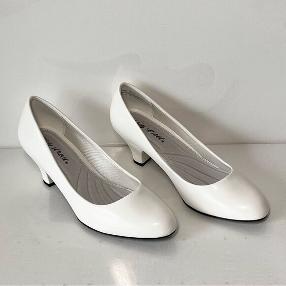 Easy Street Fabulous Comfort Pump - Picture 2 of 8